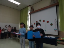 子ども運営委員が司会をしている写真