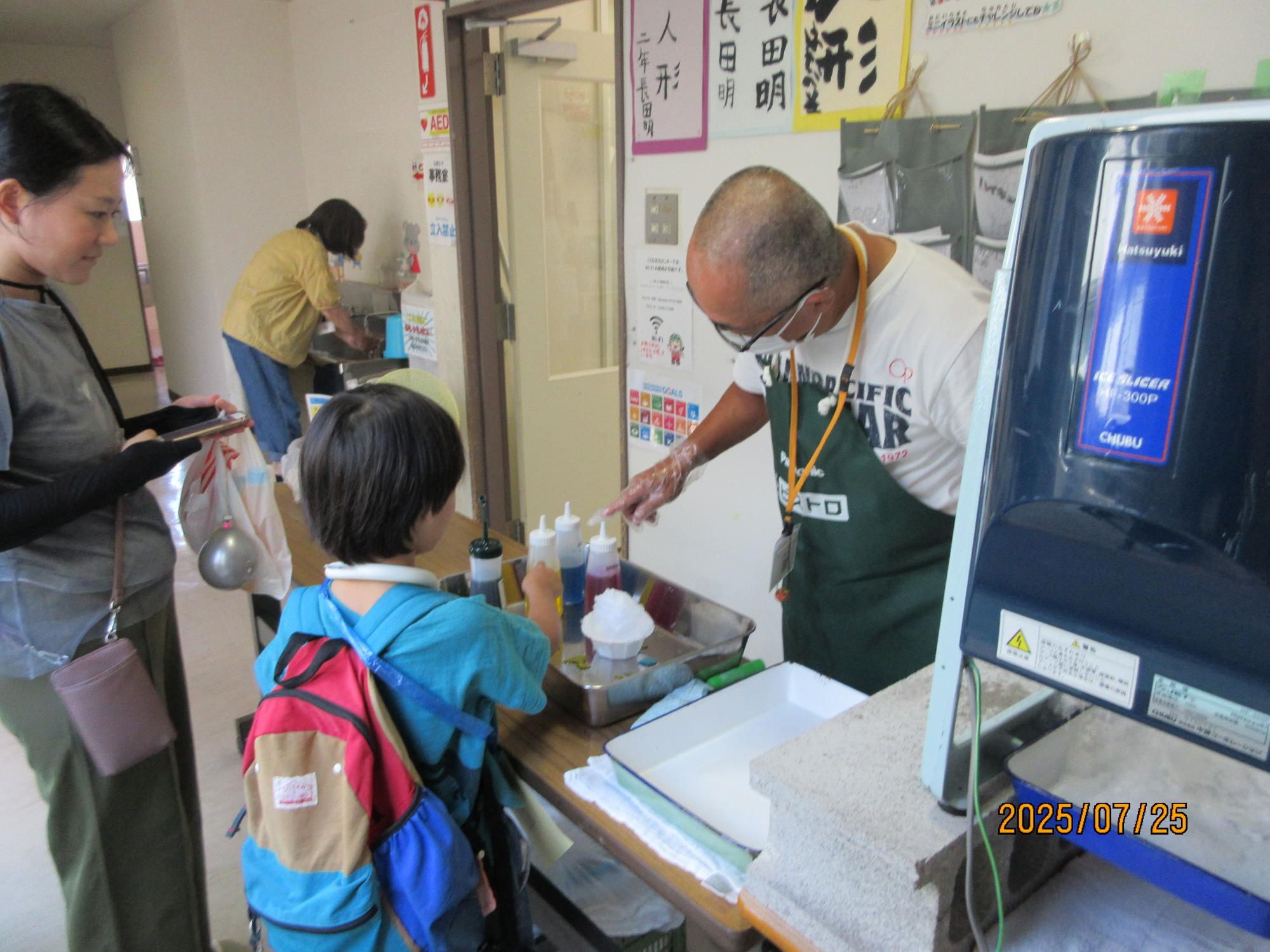 2025年7月_ミニ祭りのかき氷の様子