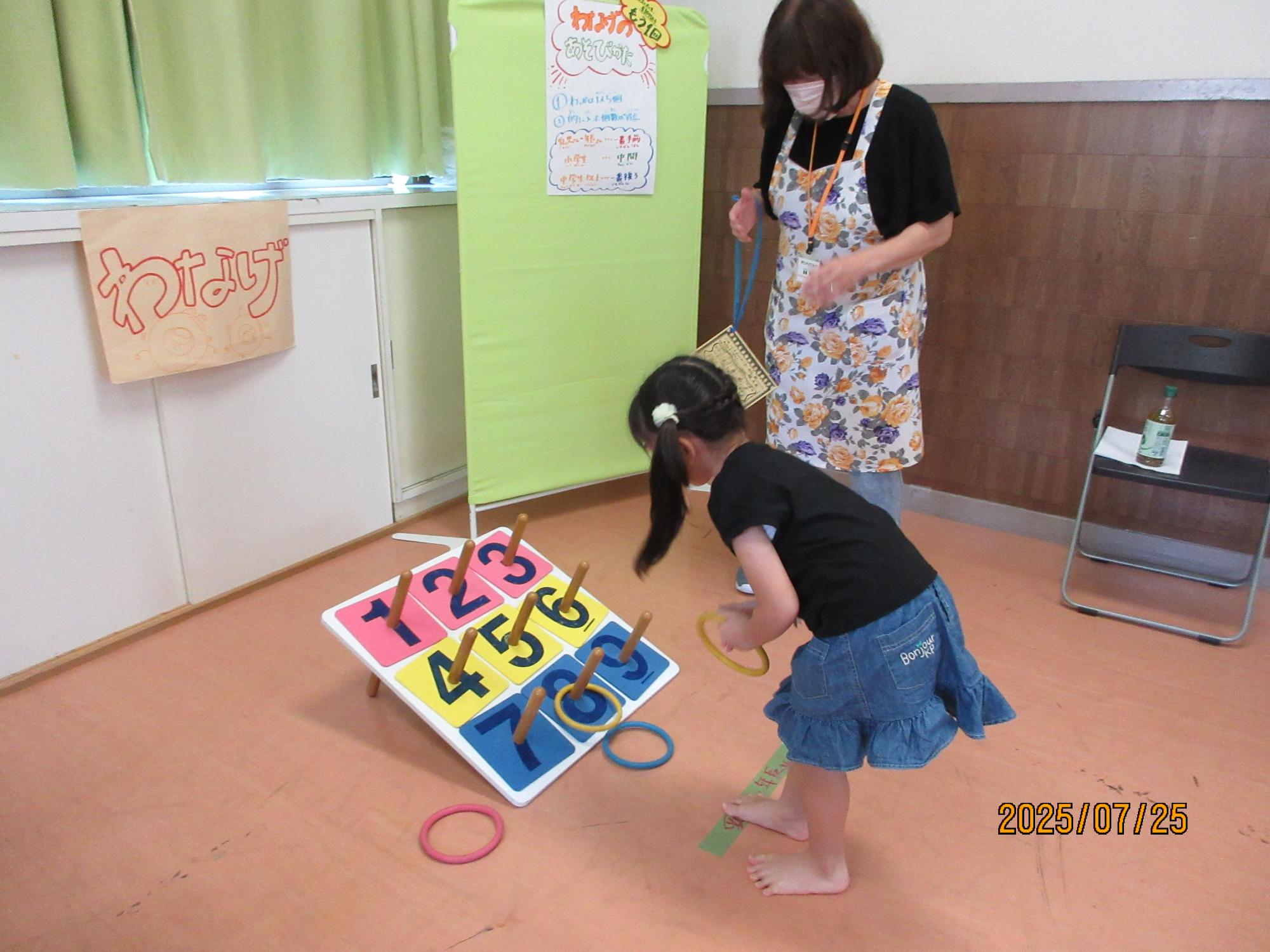 2025年7月_ミニ祭りの輪投げの様子