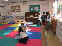大掃除をしている子どもたちの写真