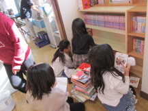 大掃除をしている子どもたちの写真