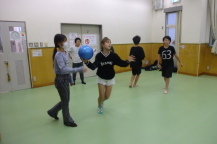 ドッジボールをしてる様子