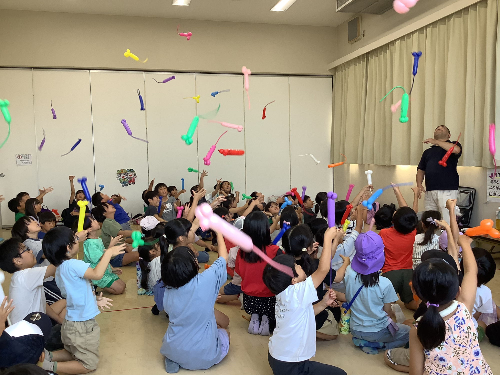 小学生対象バルーンアートの写真