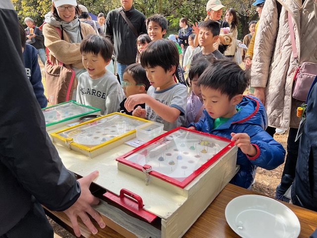 スマートボールであそぶようす