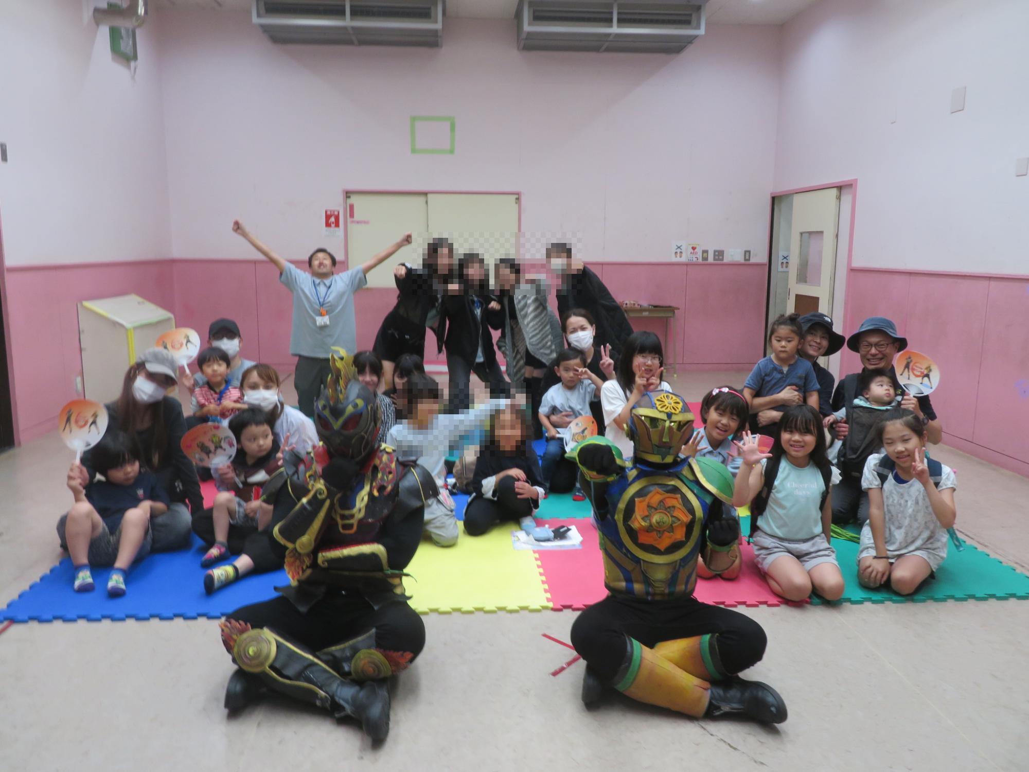 カキライザーと闇ライザーと参加者の集合写真