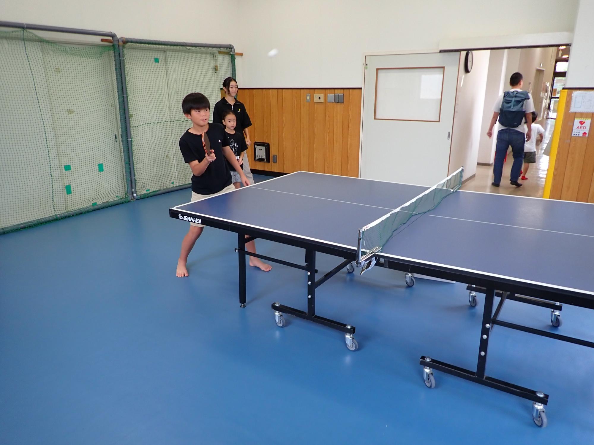 ピンポン玉打ち終わり姿の参加者の写真