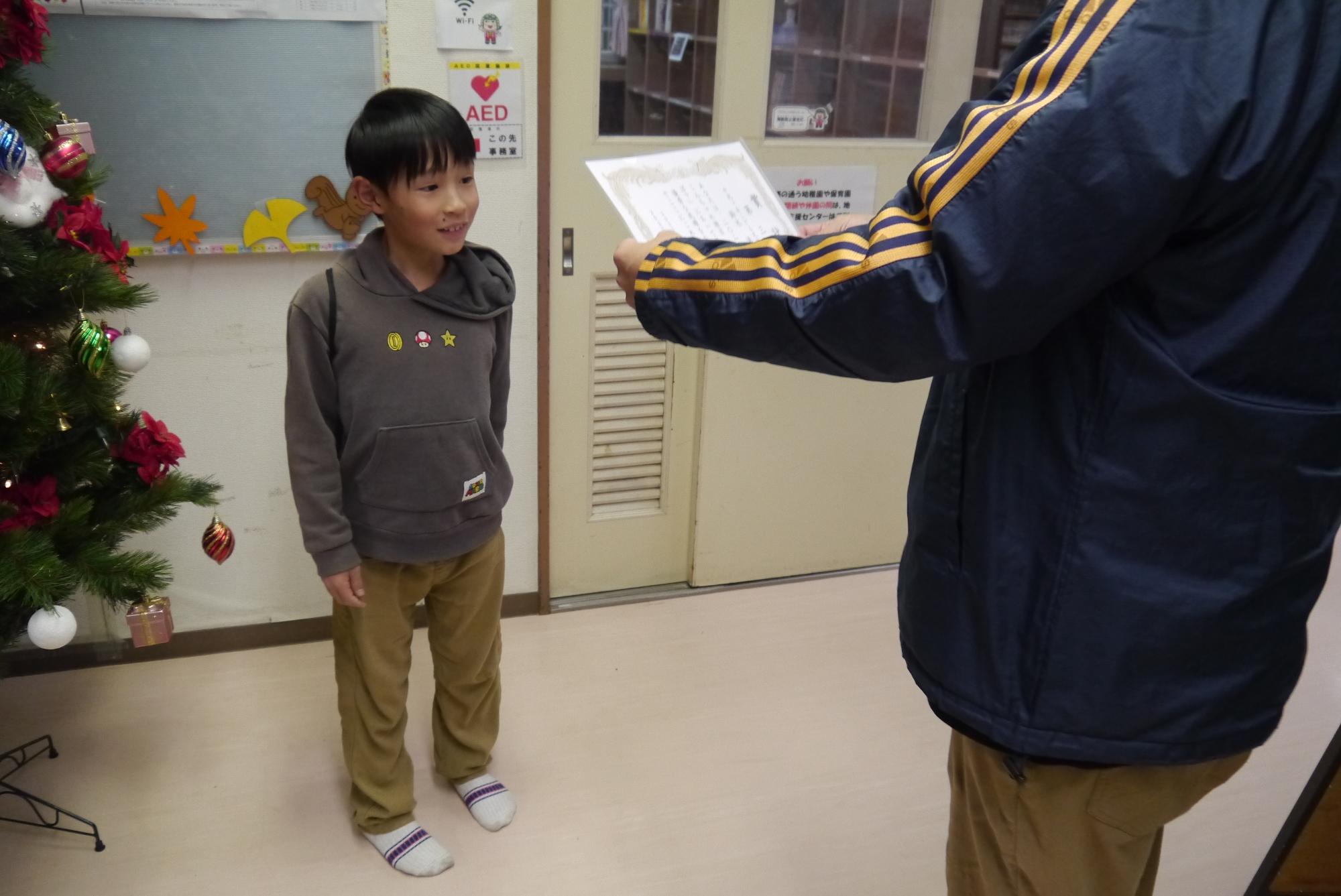 10月のこんちゃれで川崎市3位になった小学生の表彰式