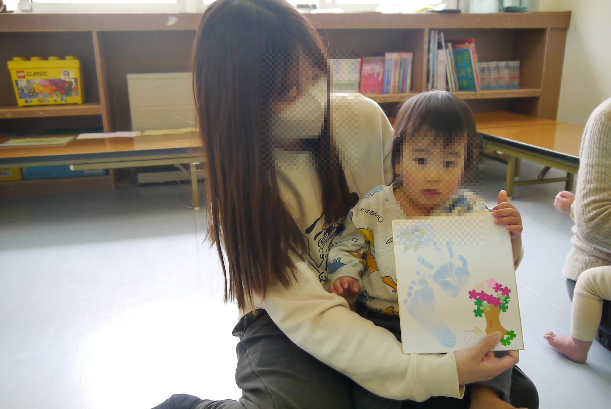 手形アートと幼児親子