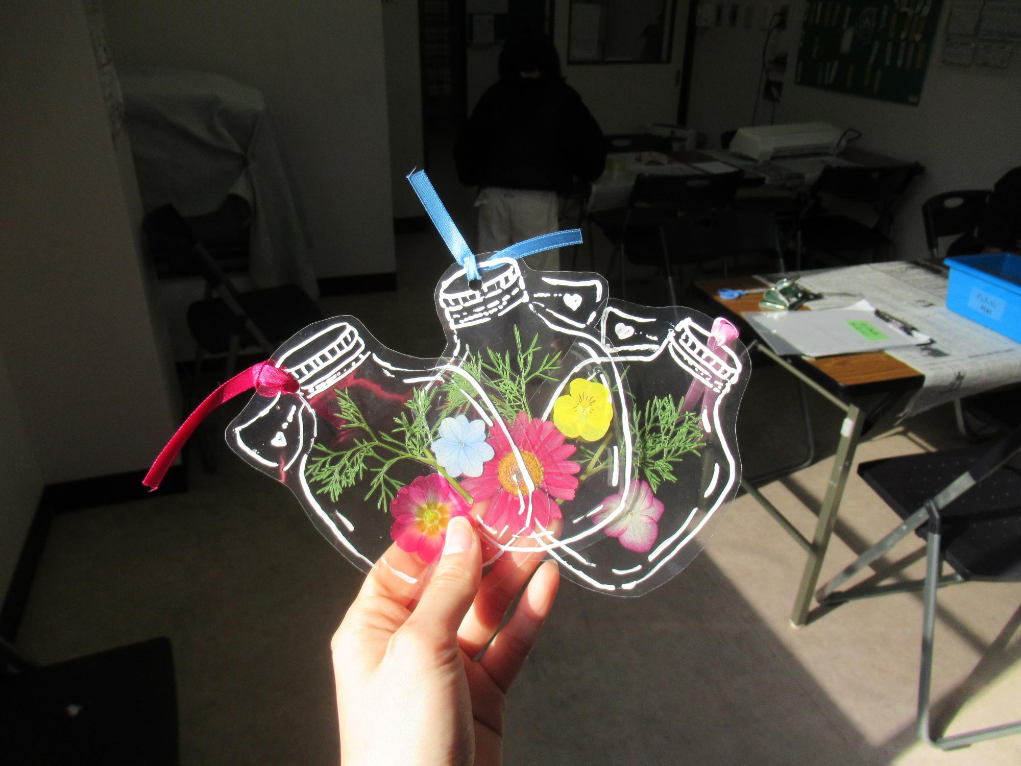 押し花のしおりの写真