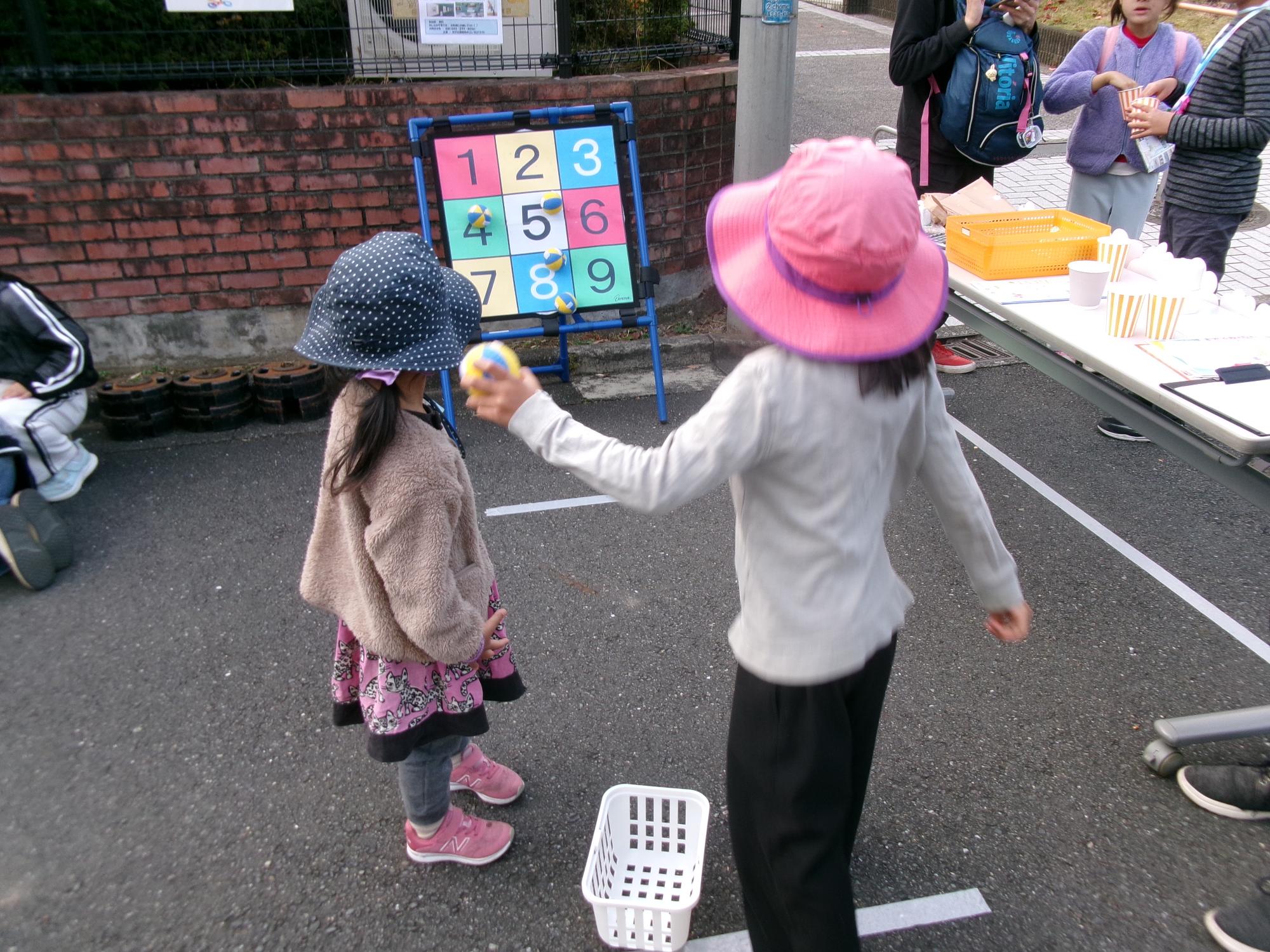 ストラックアウトをしている写真