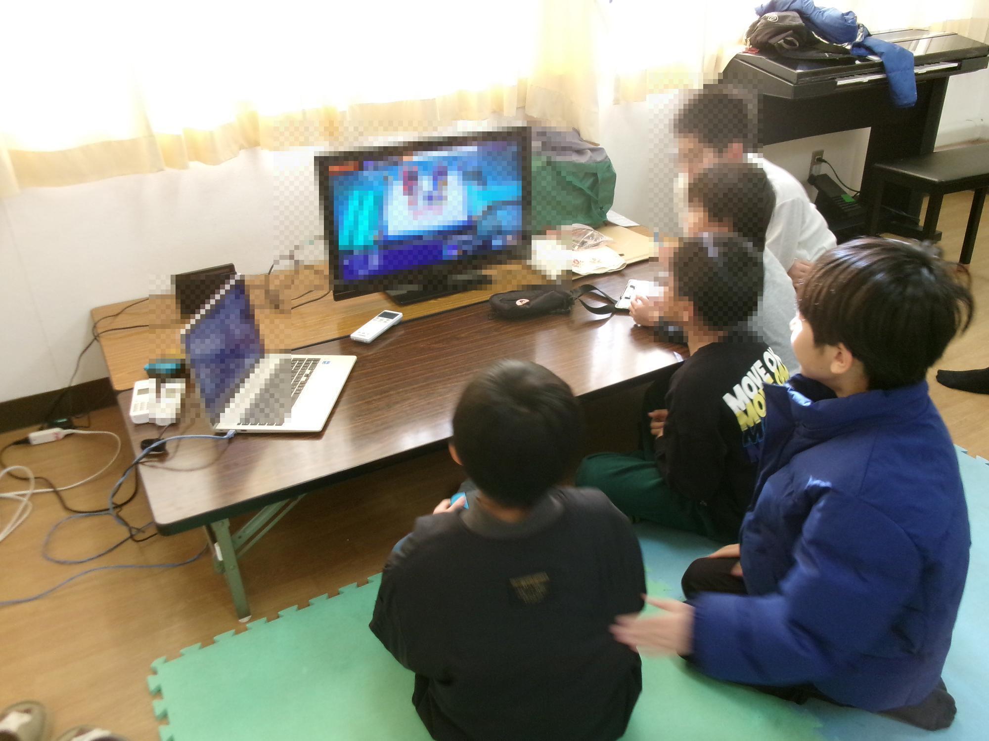 戦っている様子