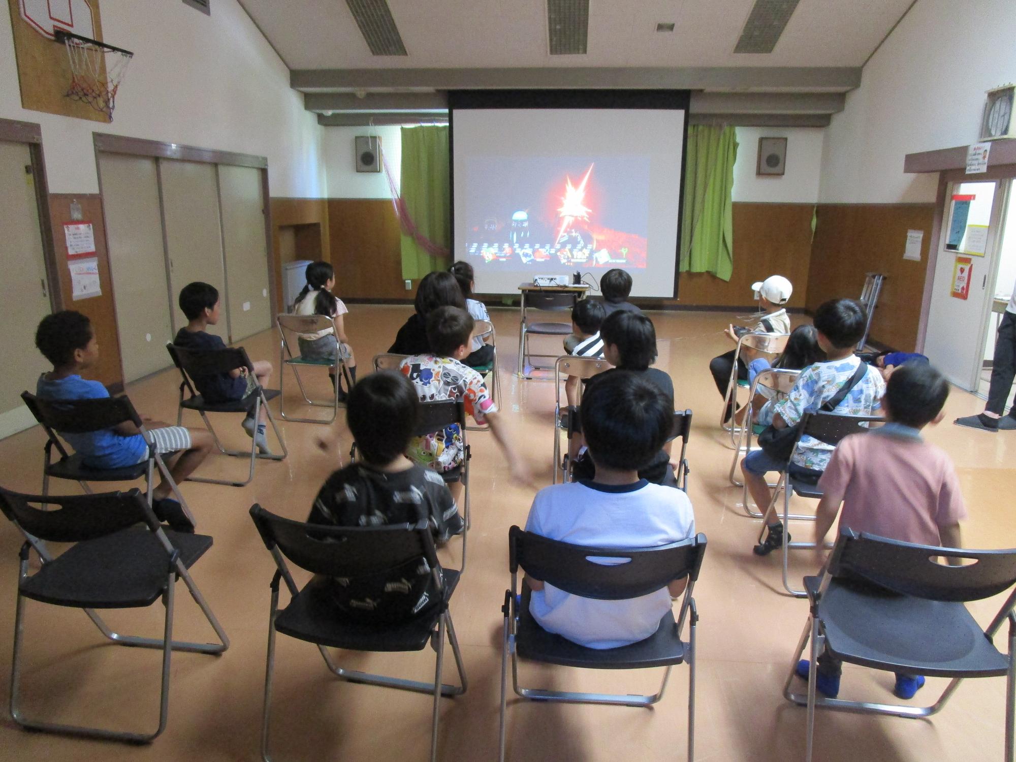 ゲームで遊んでいる様子の写真