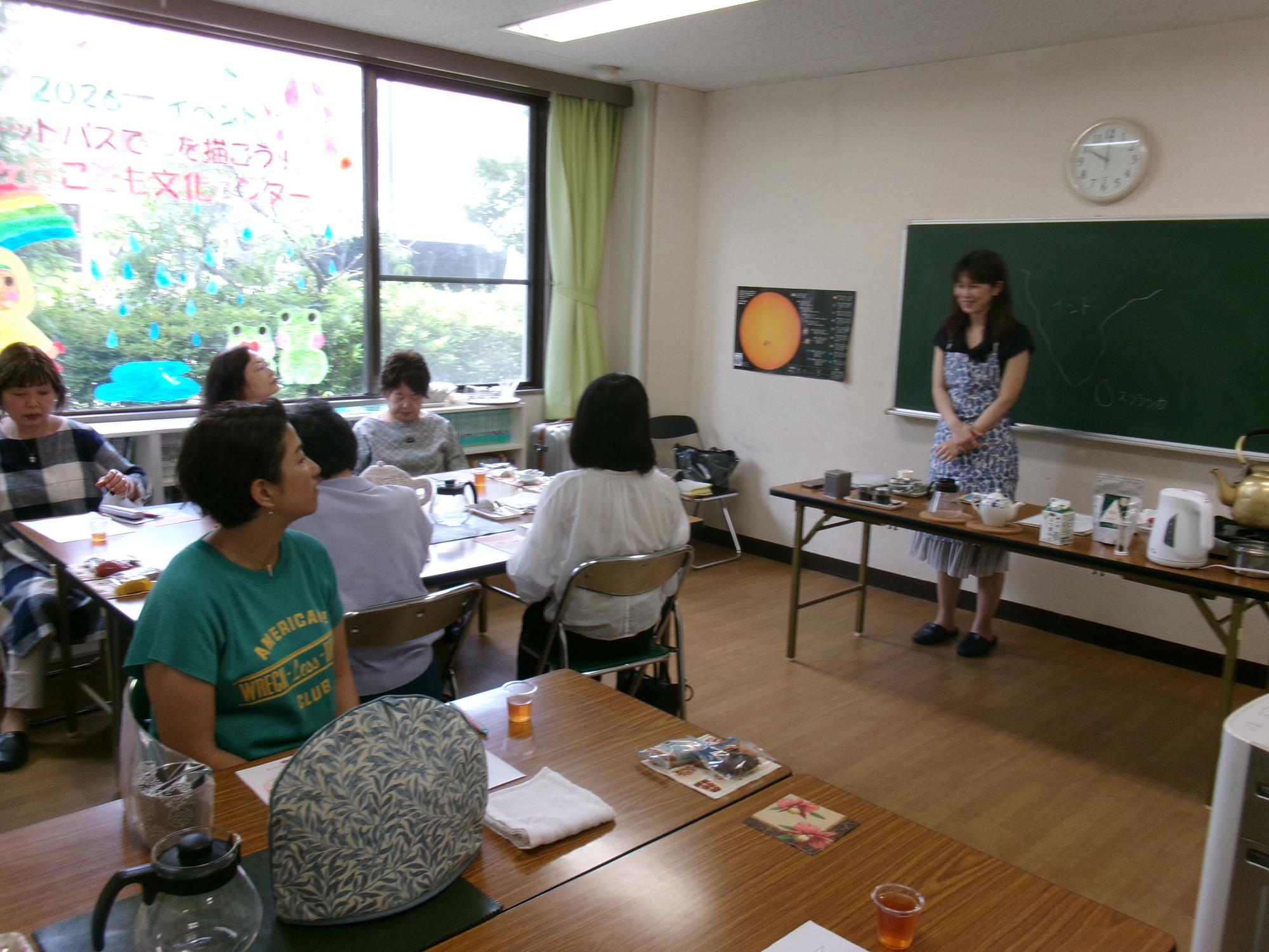 紅茶講座を受講している様子の写真