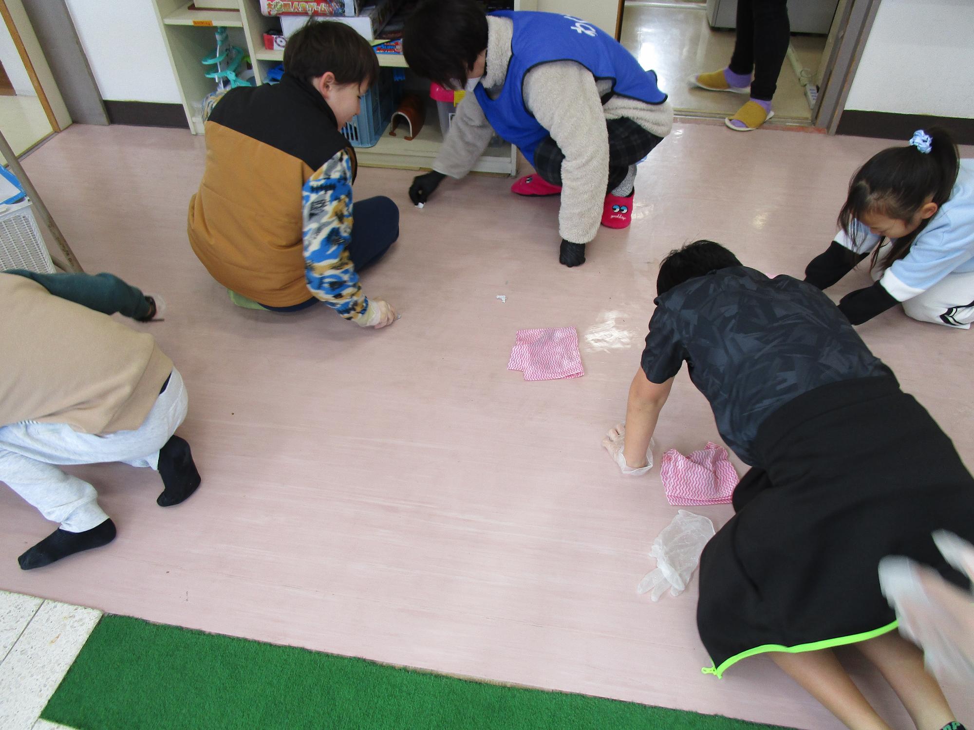 掃除をしている様子の写真