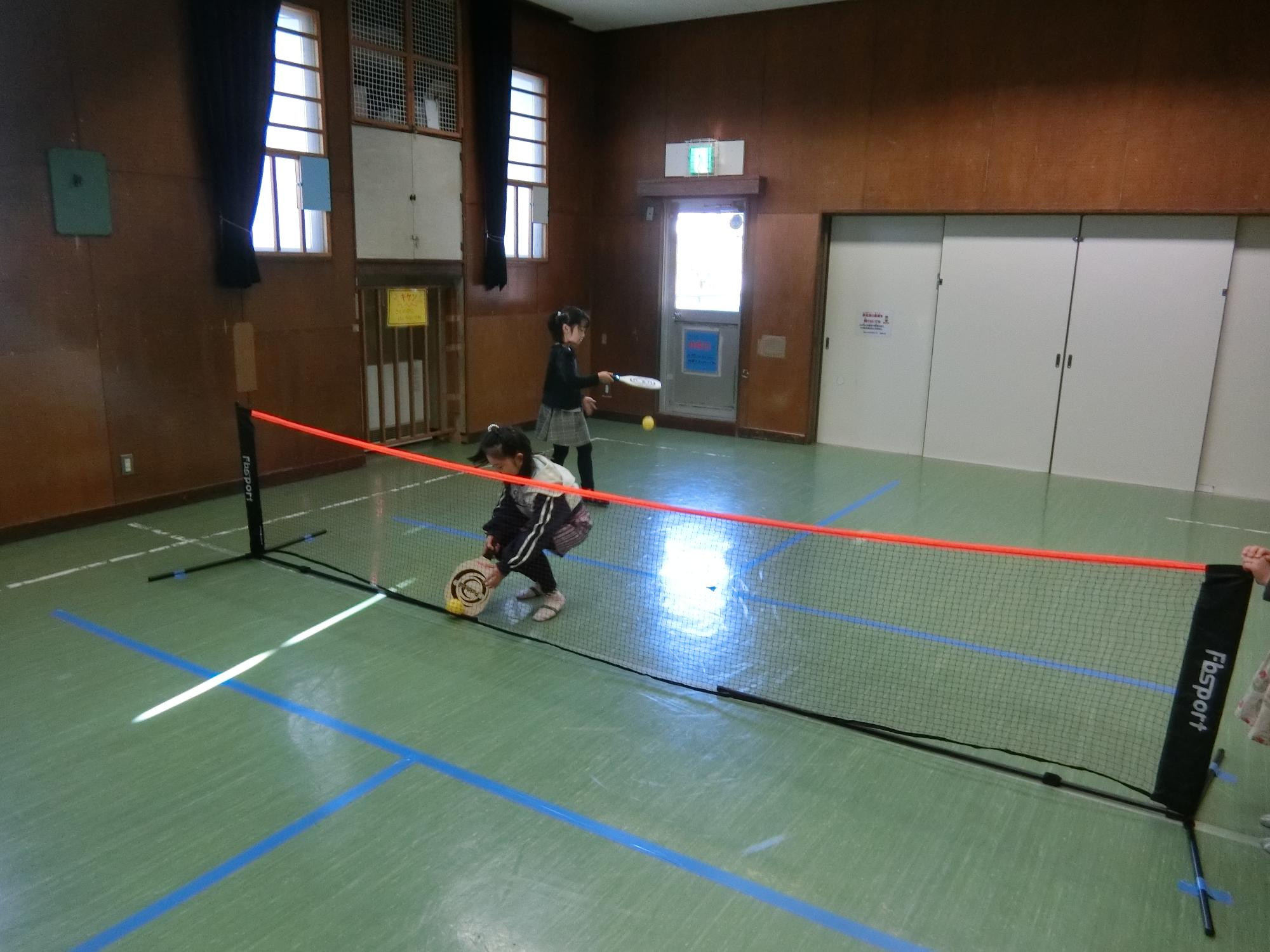 ピックルボールでリフティングしている様子