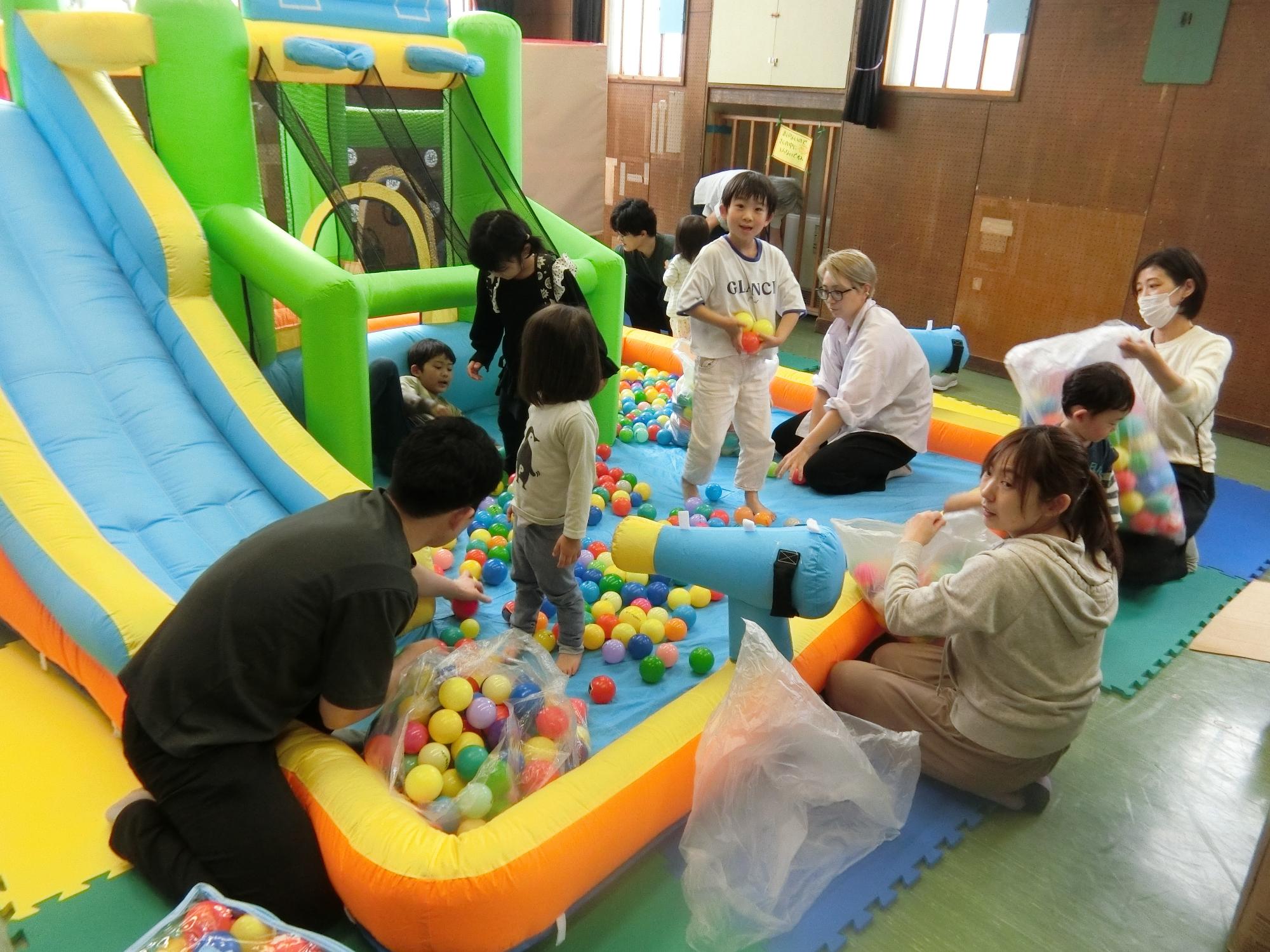 大型遊具で遊ぼ