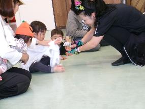 応答している様子