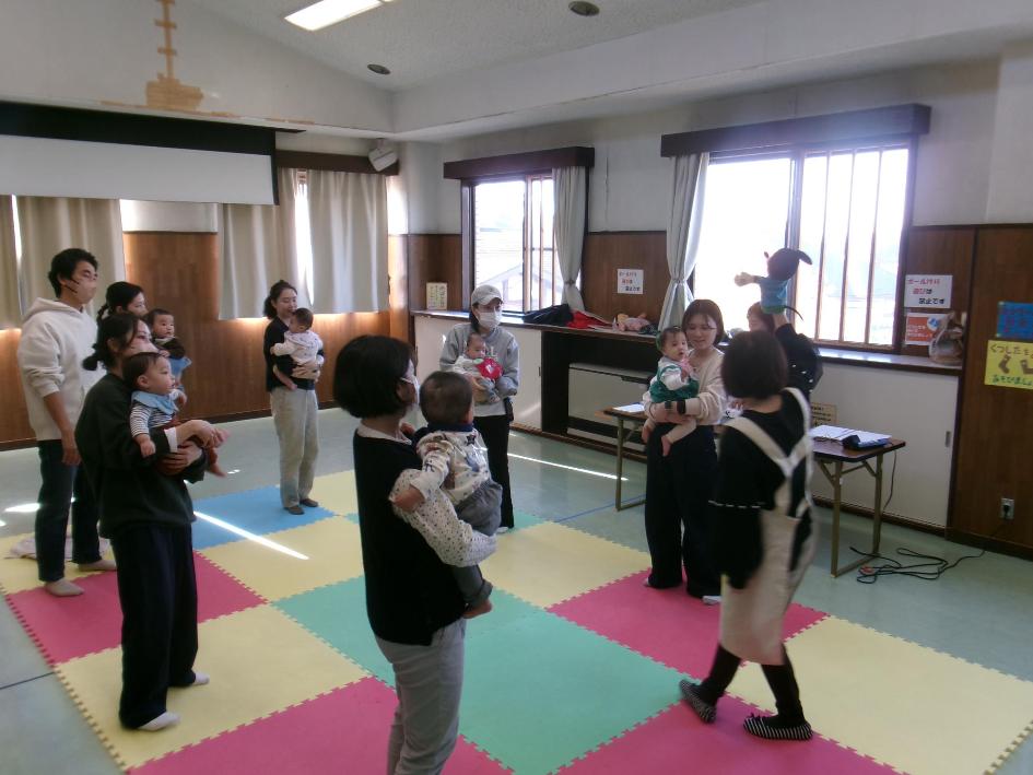 みんなであいさつをしている様子