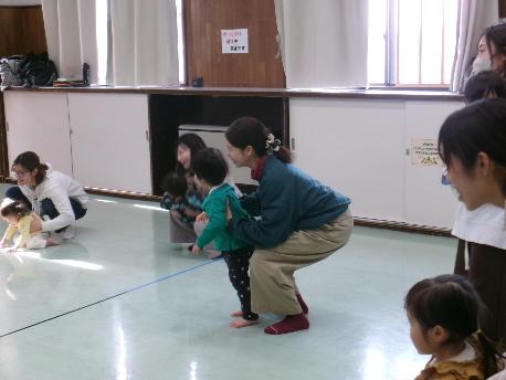 ママがジャンプをする様子