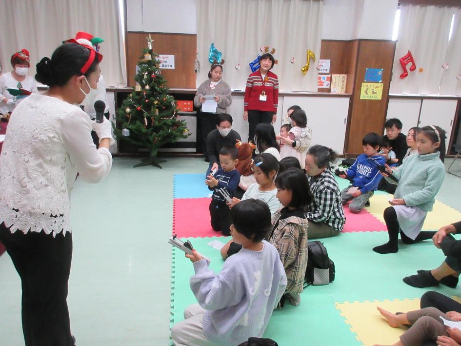 チャイムを紹介してもらう様子