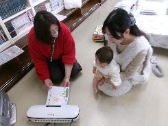 じっと見ている様子