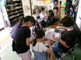 大盛況のまよいのもり受付の様子