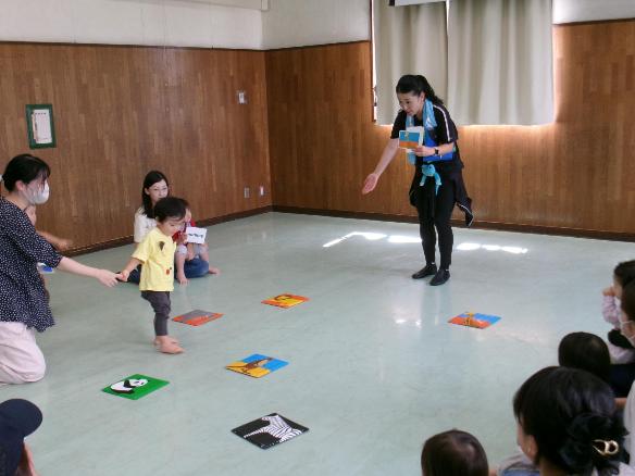 絵合わせゲームをしている様子