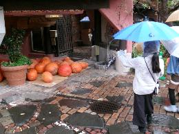 近隣のお店のハロウィンかぼちゃの装飾