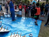 子ども実行委員のゲームブースの輪投げの写真