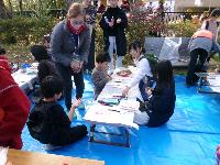 エコバックにお絵かきをしている写真