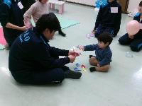 一緒に風船の色を選びました。