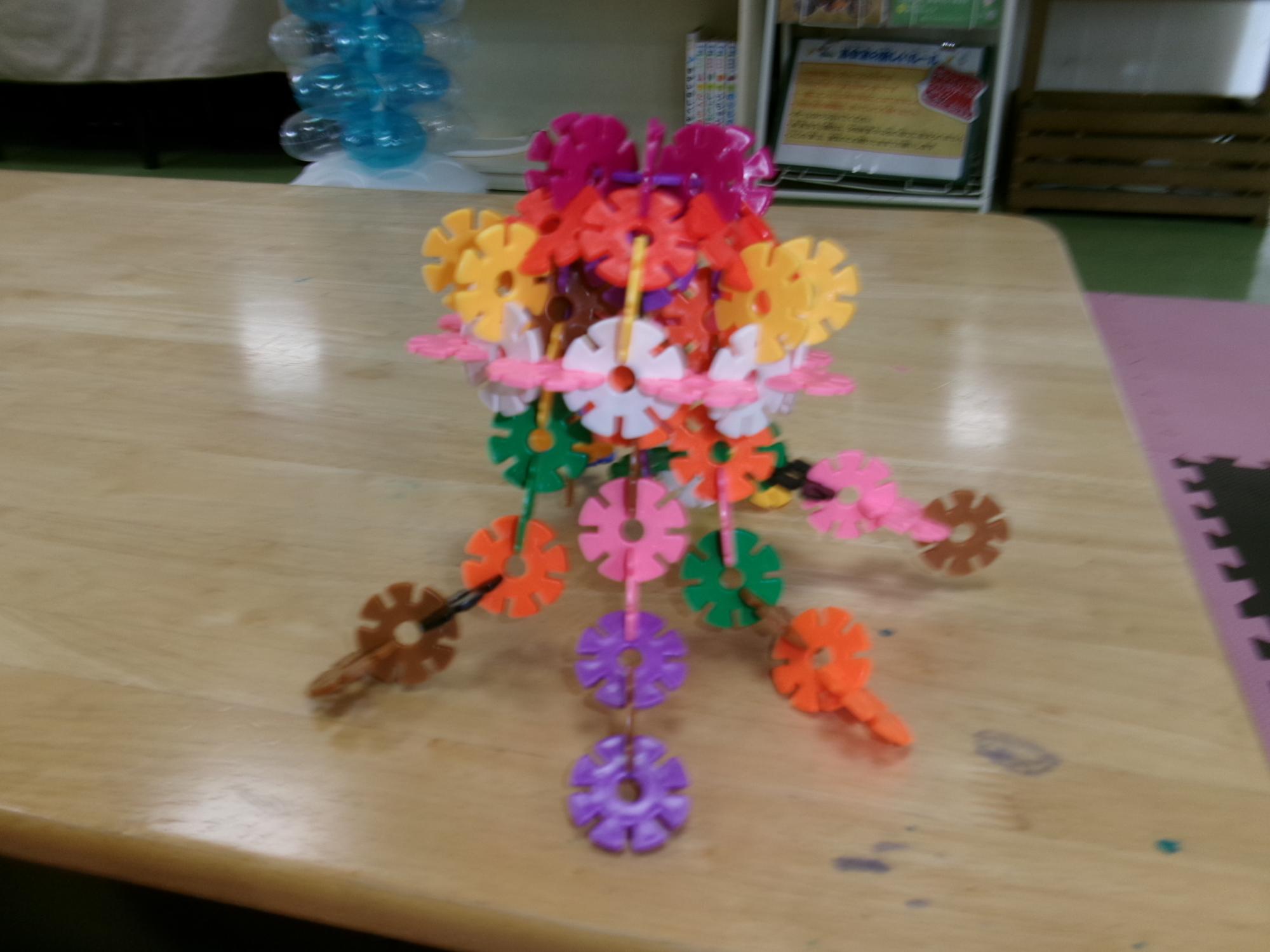 ジスターで小学生が作った作品の写真