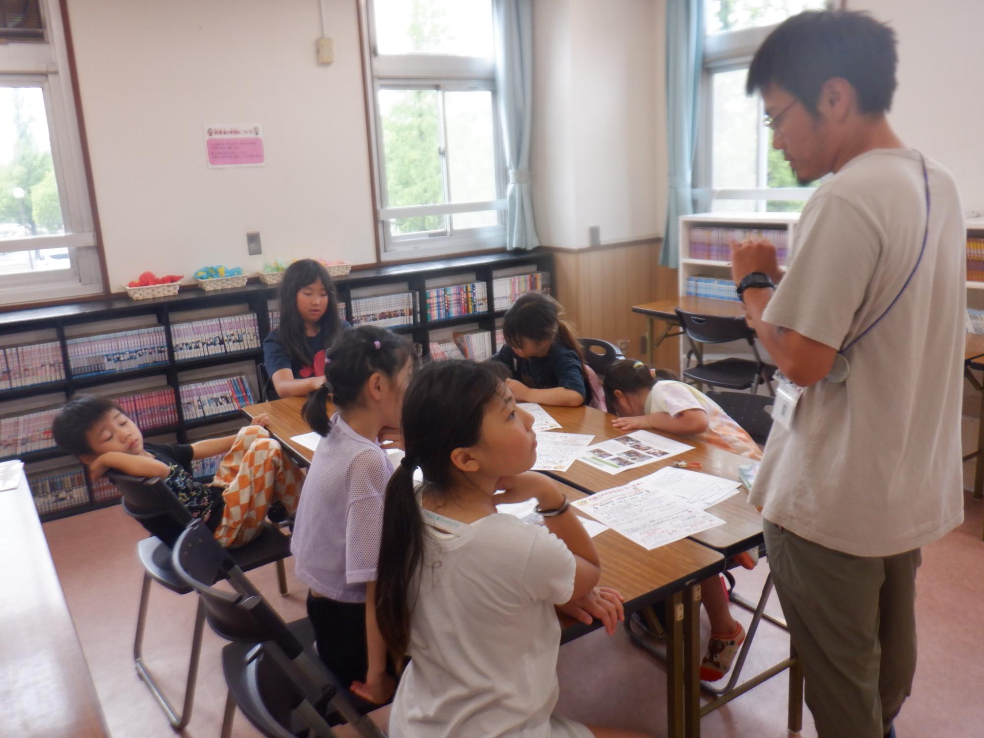 子ども運営会議でDAISHIKOまつり2025の子どもブース案を考えている様子