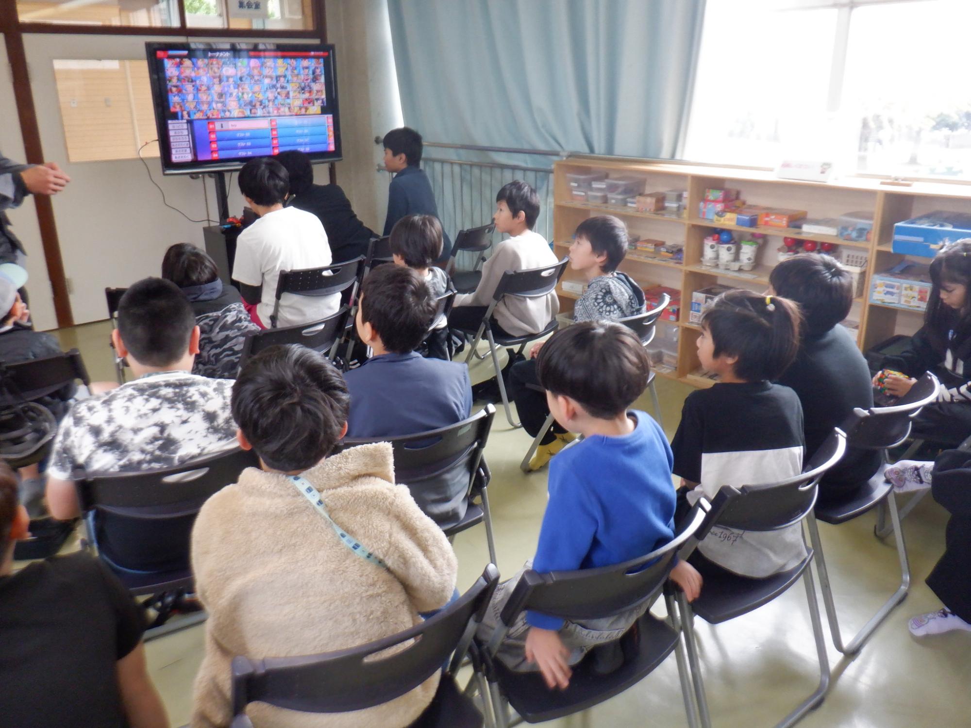 大師こ文の代表を決めるためトーナメントをしている子どもたち