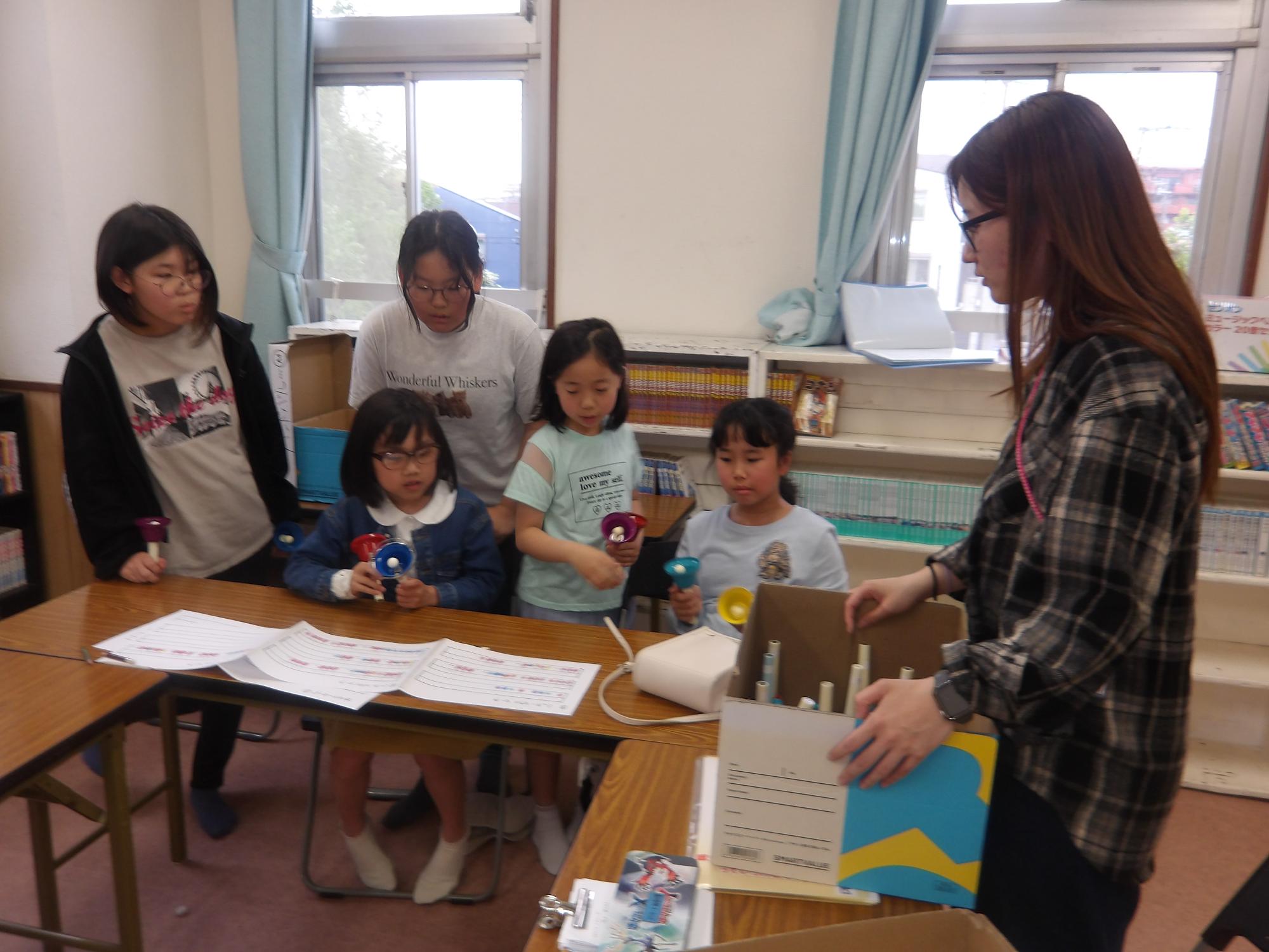 ハンドベルクラブの様子の写真