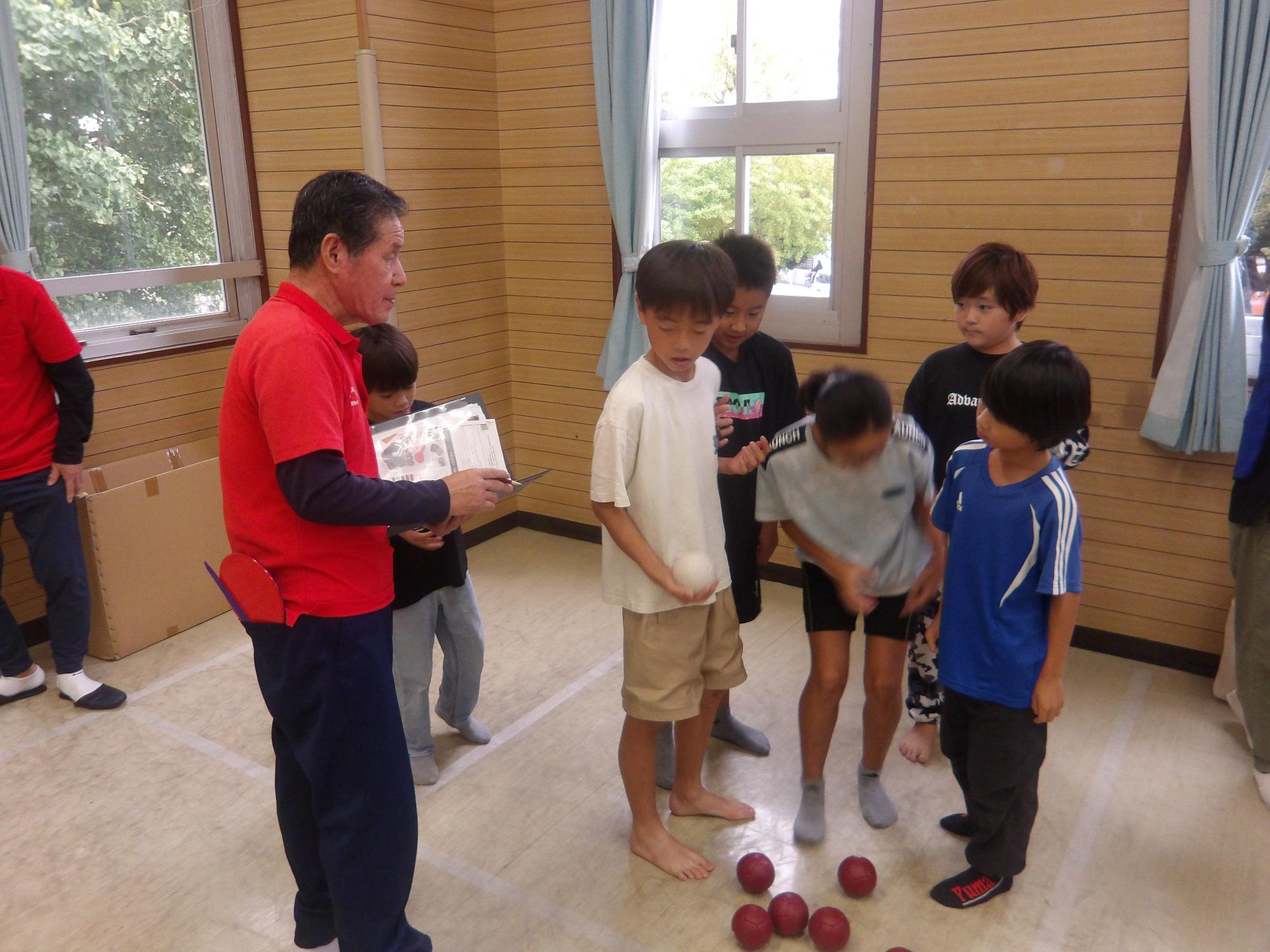 ボッチャの試合をしている様子