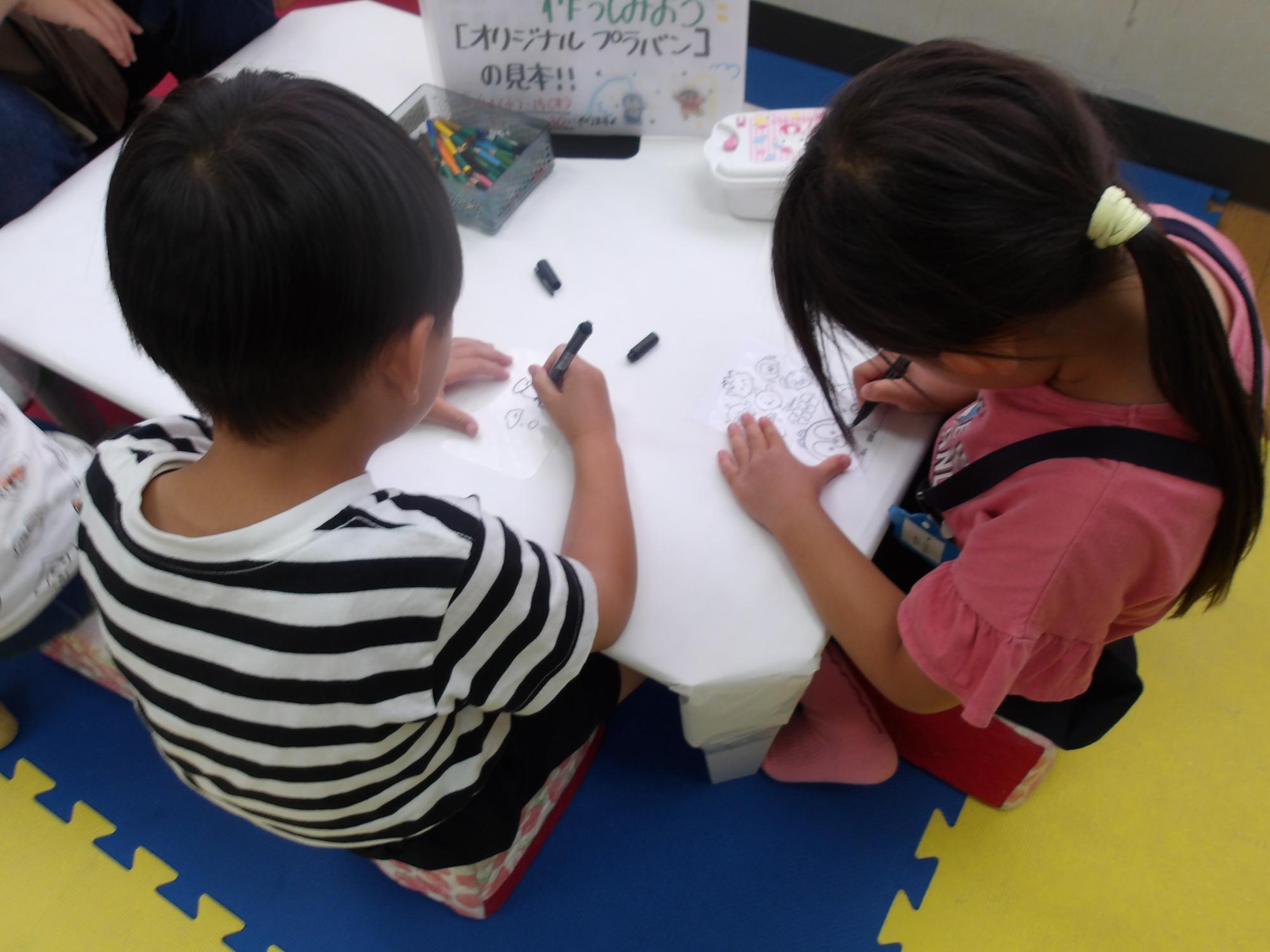 プラバンを作っている様子