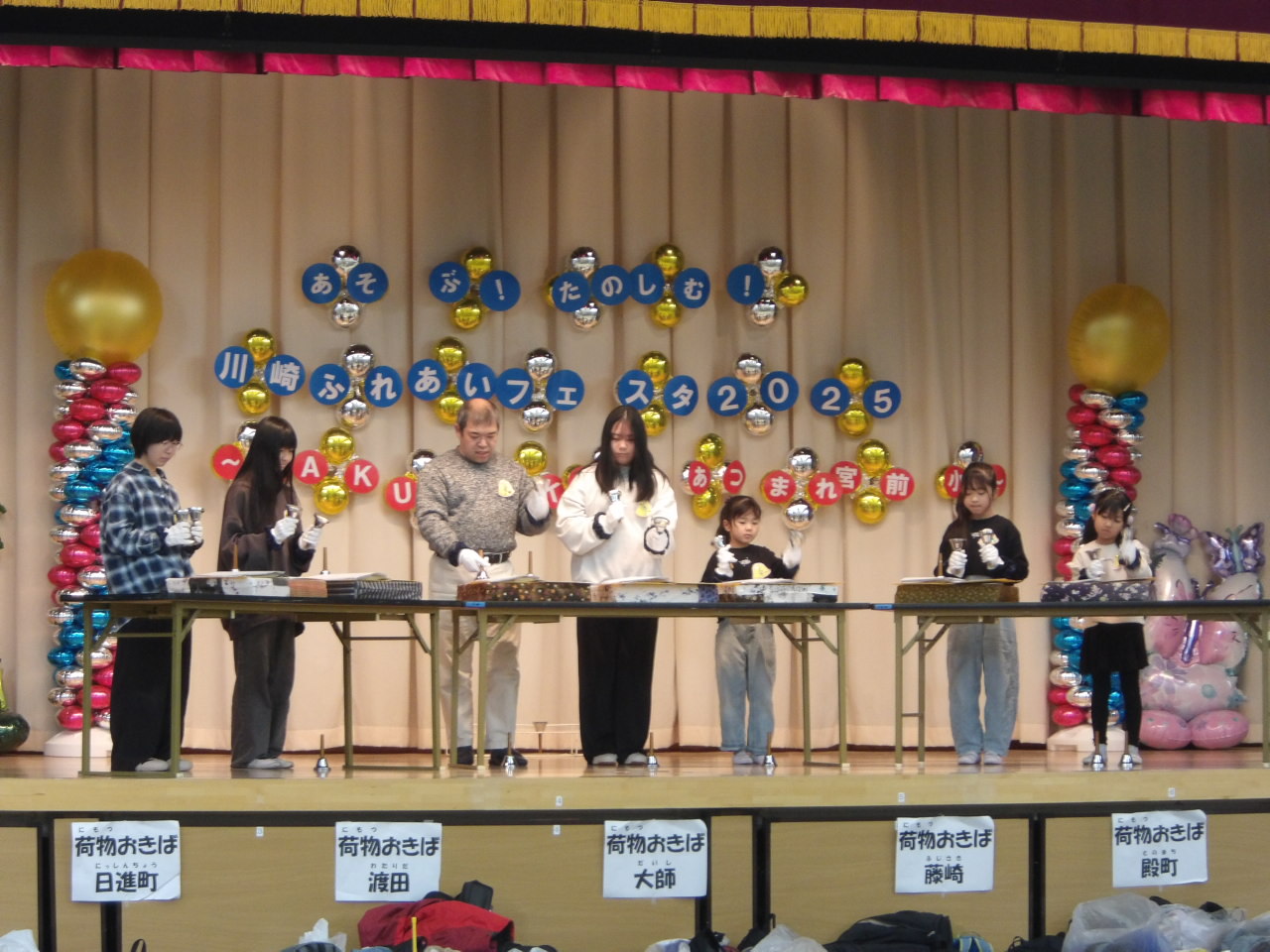 ハンドベル演奏披露の様子