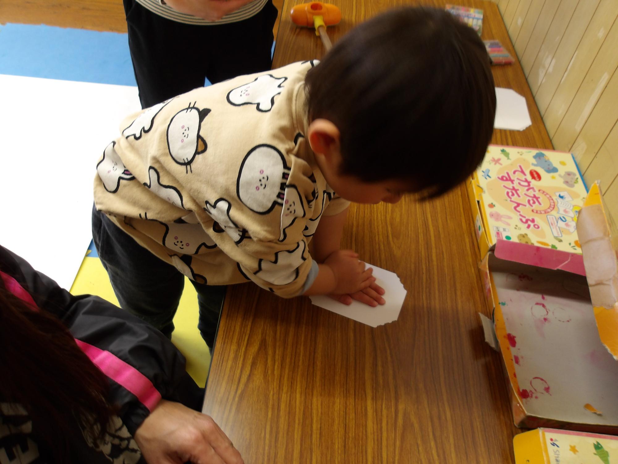 手型をとっている様子