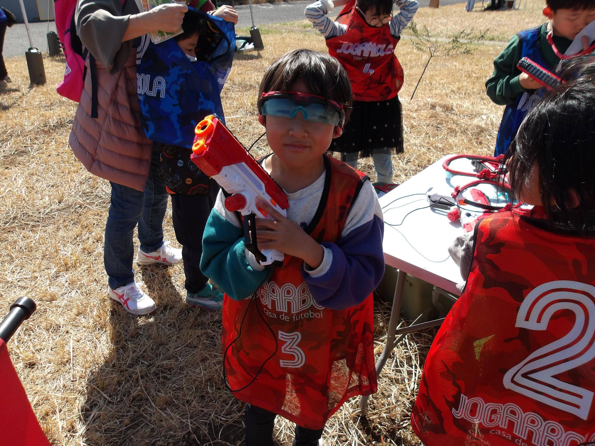 こどもたちに大人気のサバイバルゲームの様子