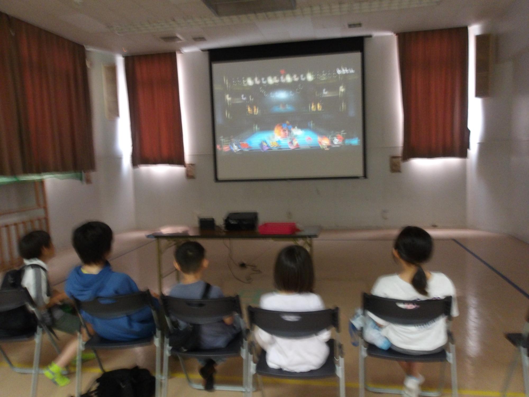 小学生のゲーム大会の写真