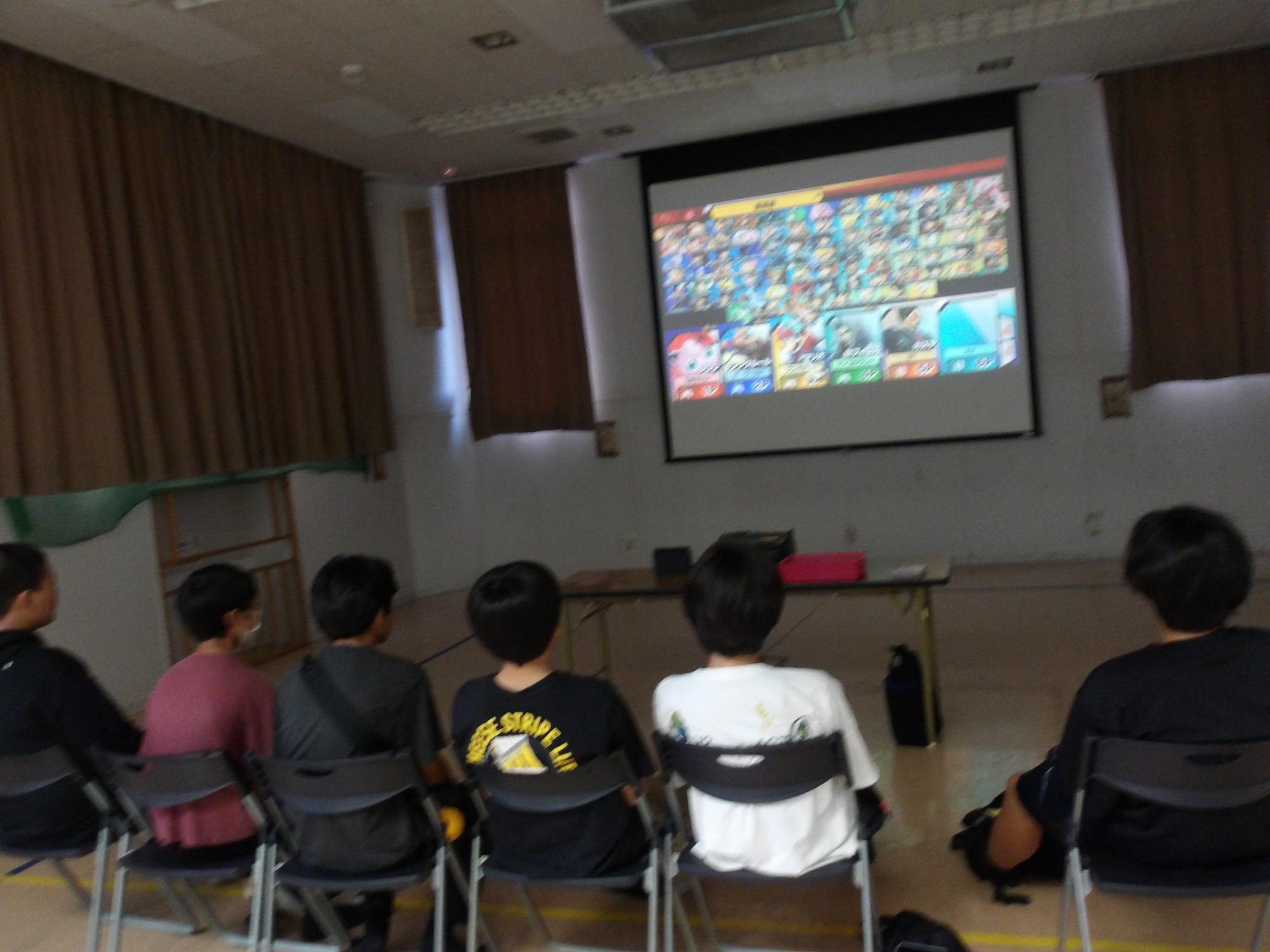中学生のゲーム大会の様子