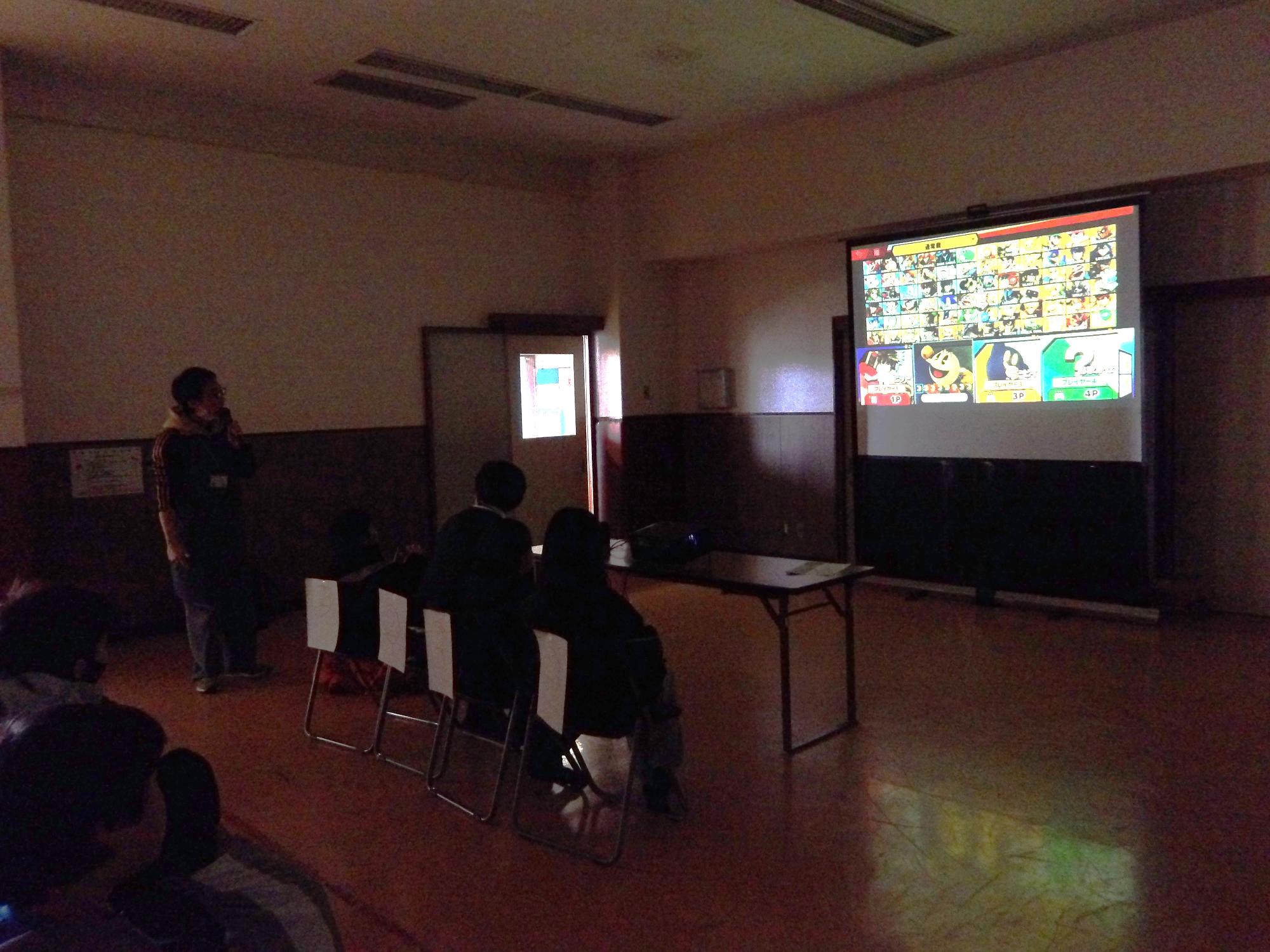 子どもたちがeスポーツをしている写真