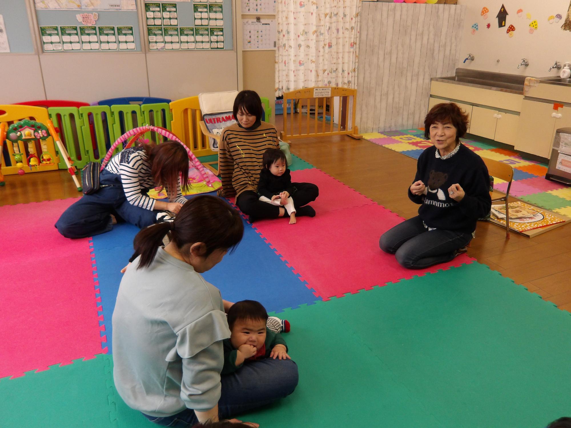 子育て相談をしている様子の写真