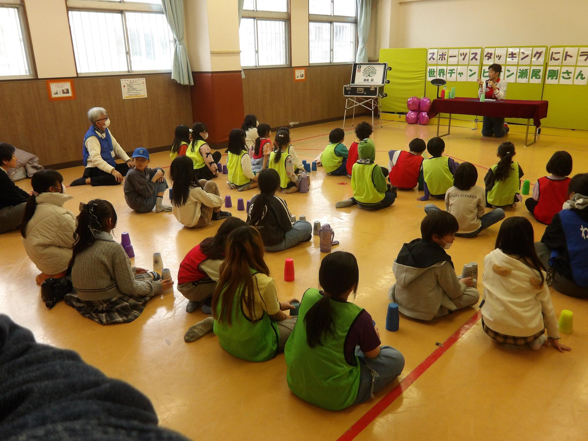 スタッキングをしている様子の写真