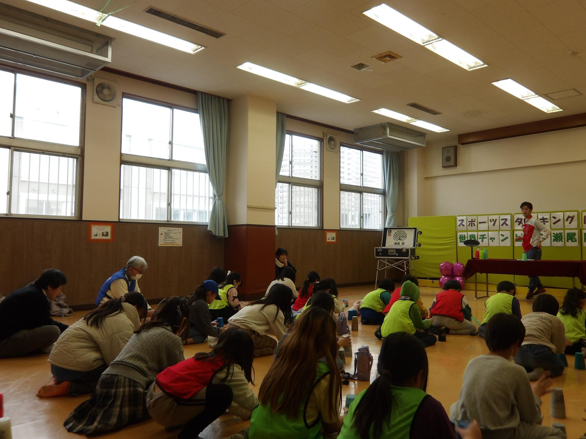 スタッキングをしている様子の写真