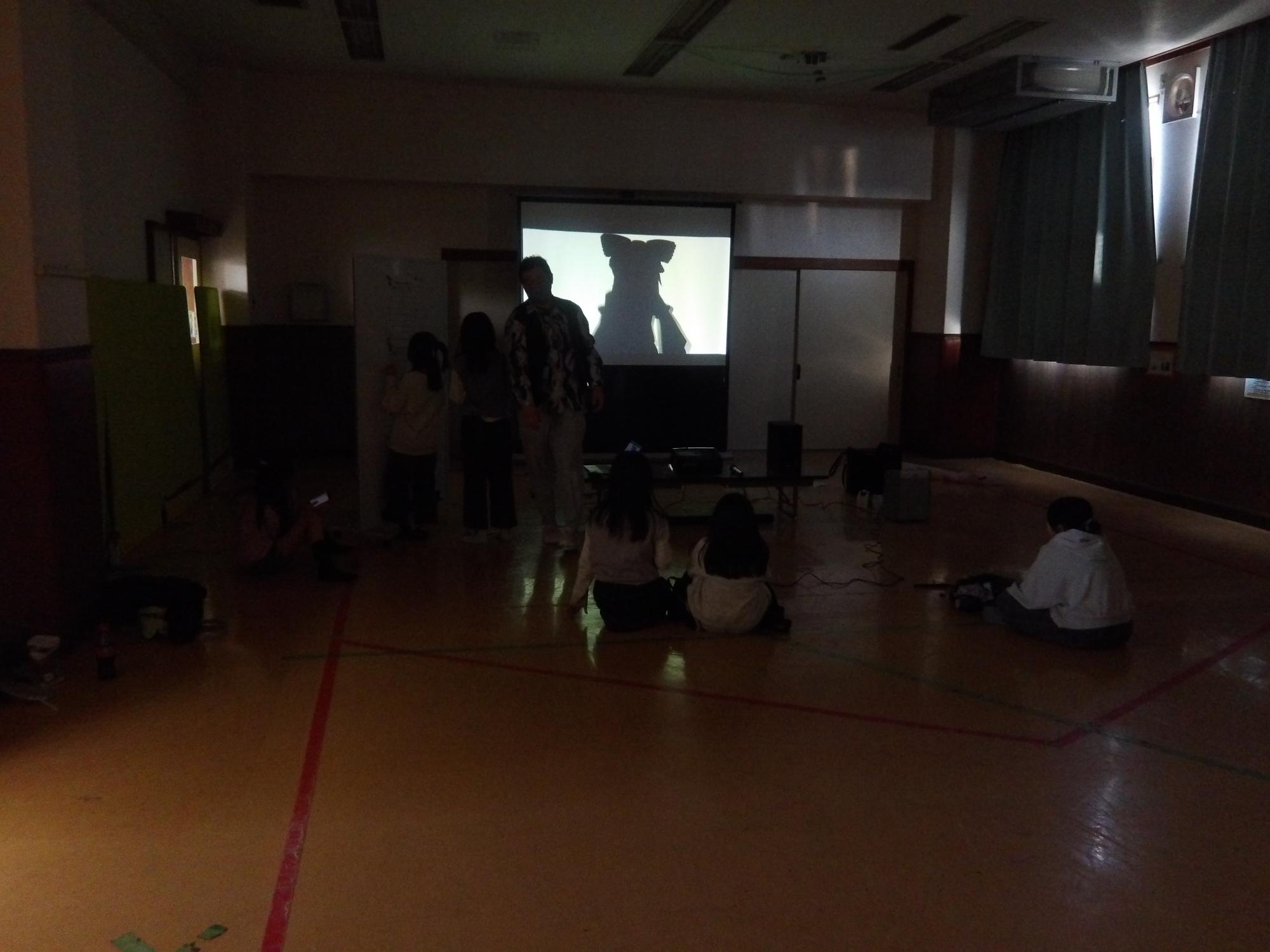 カラオケをしている様子の写真