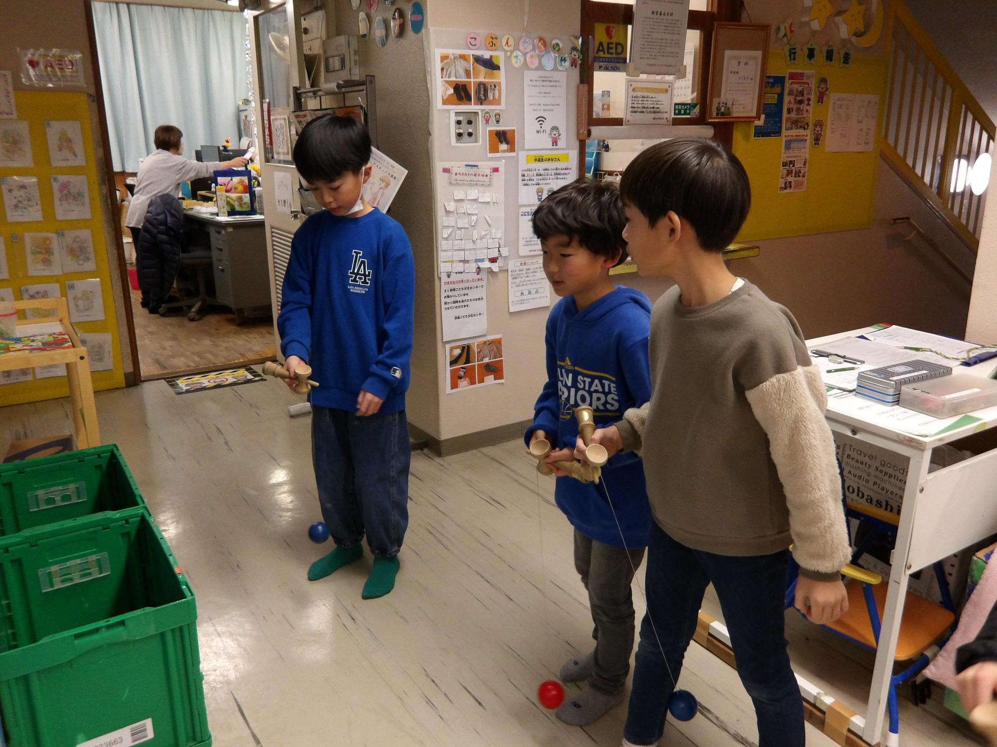 子どもたちがチャレンジをしている写真