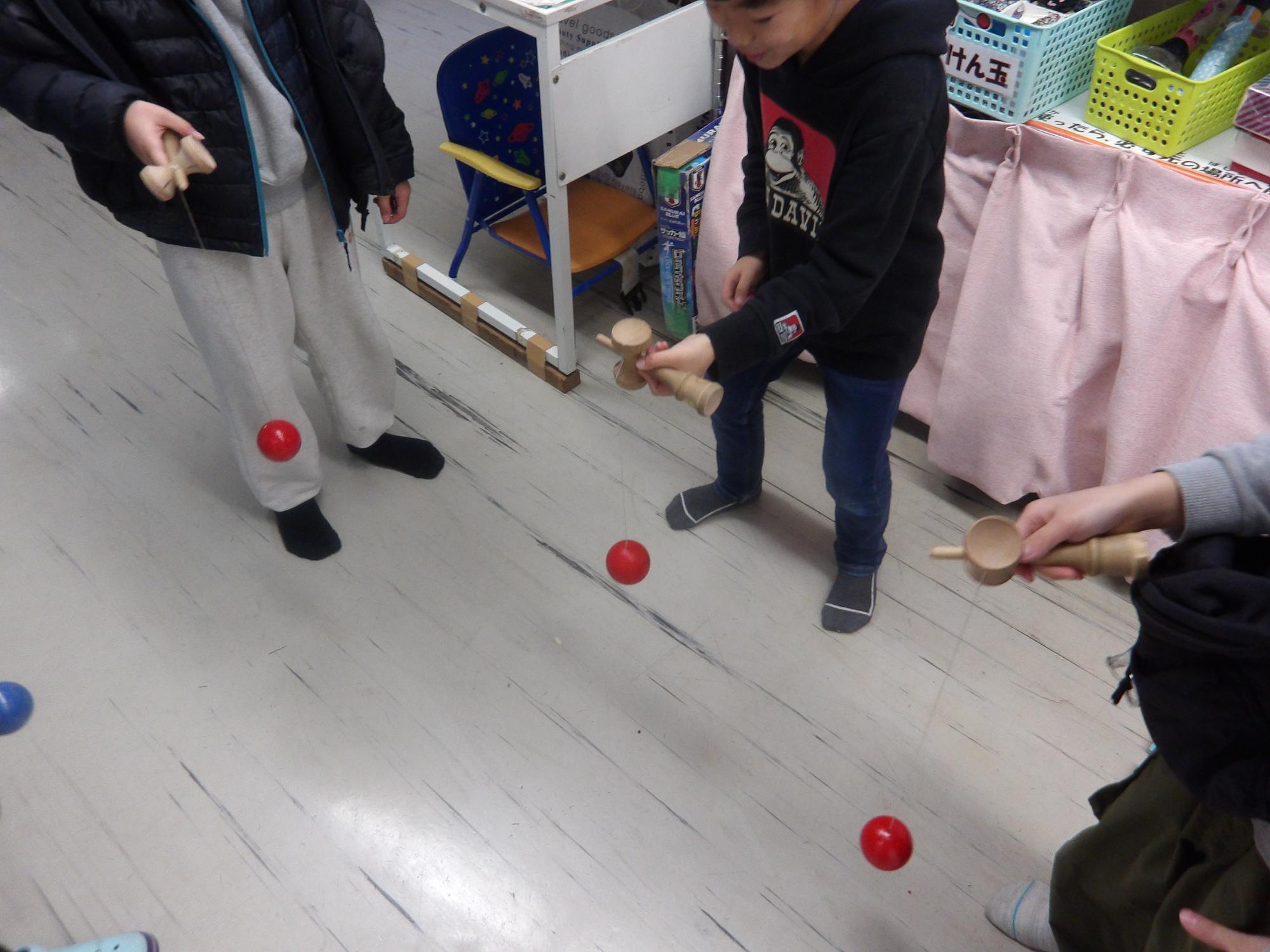 子どもたちがチャレンジをしている写真