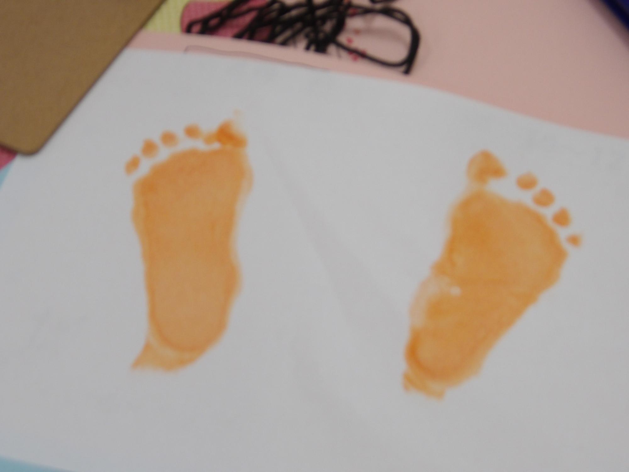 足形スタンプを押した写真